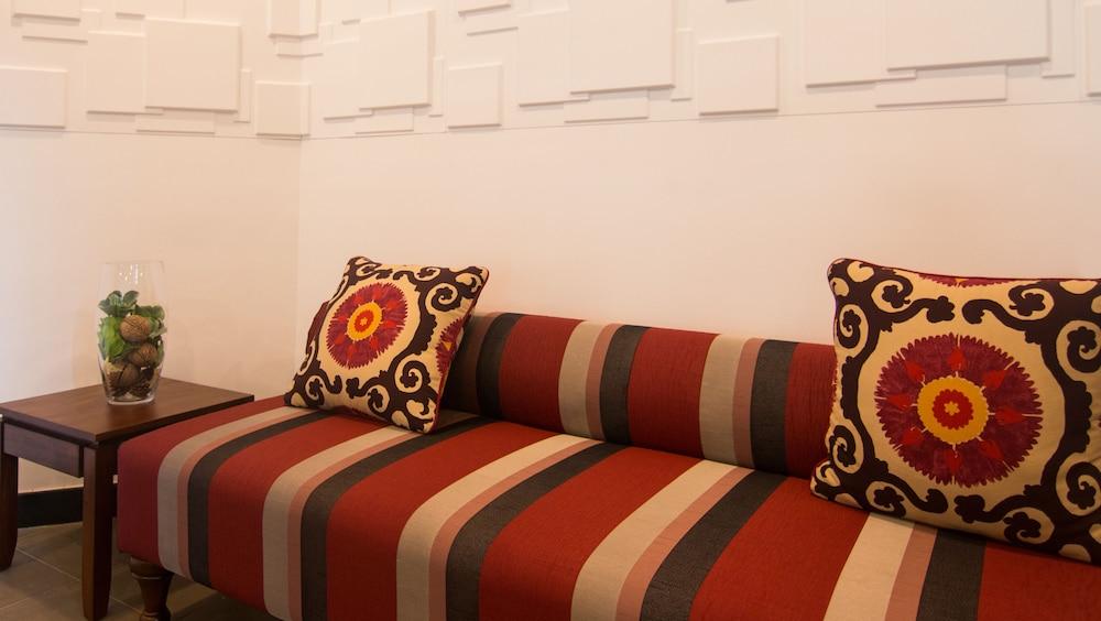 Rococo Residence Kolombo Bagian luar foto