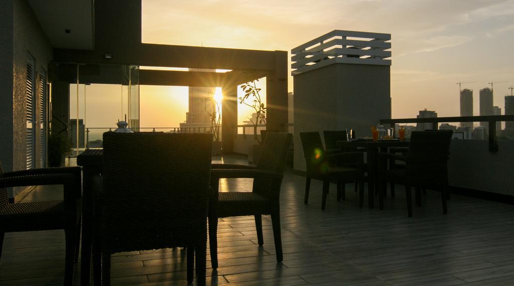 Rococo Residence Kolombo Bagian luar foto